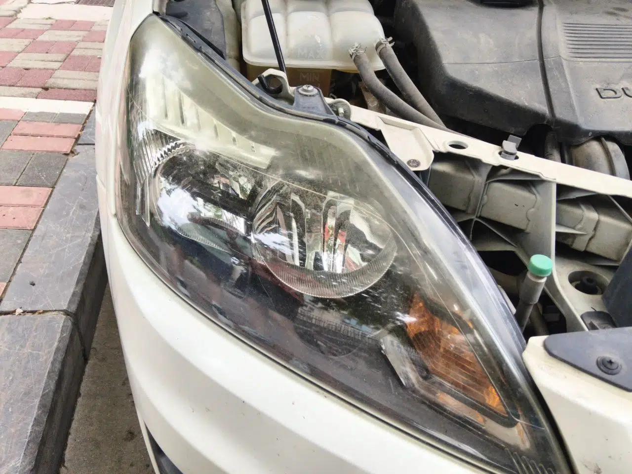 Ford Focus 2011 Hatchback 1.8L Automatic Fashion Edition — миниатюра 7