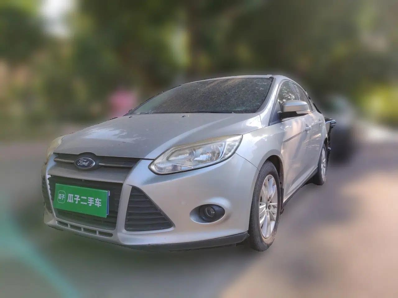 Ford Focus 2012 Sedan 1.6L Manual Comfort Model — миниатюра 1