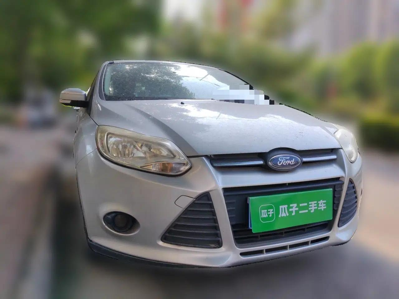 Ford Focus 2012 Sedan 1.6L Manual Comfort Model — миниатюра 2