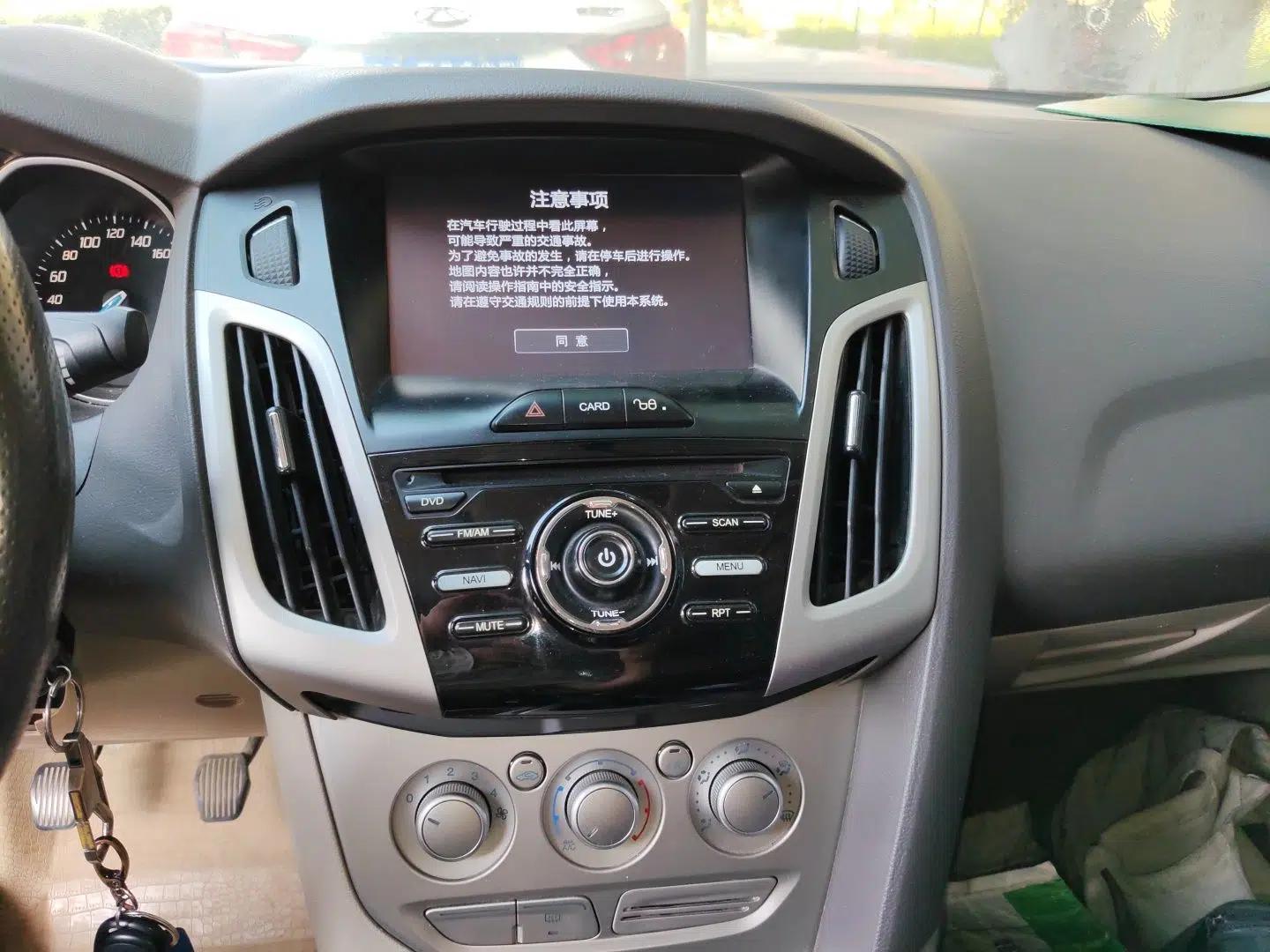 Ford Focus 2012 Sedan 1.6L Manual Comfort Model — миниатюра 13