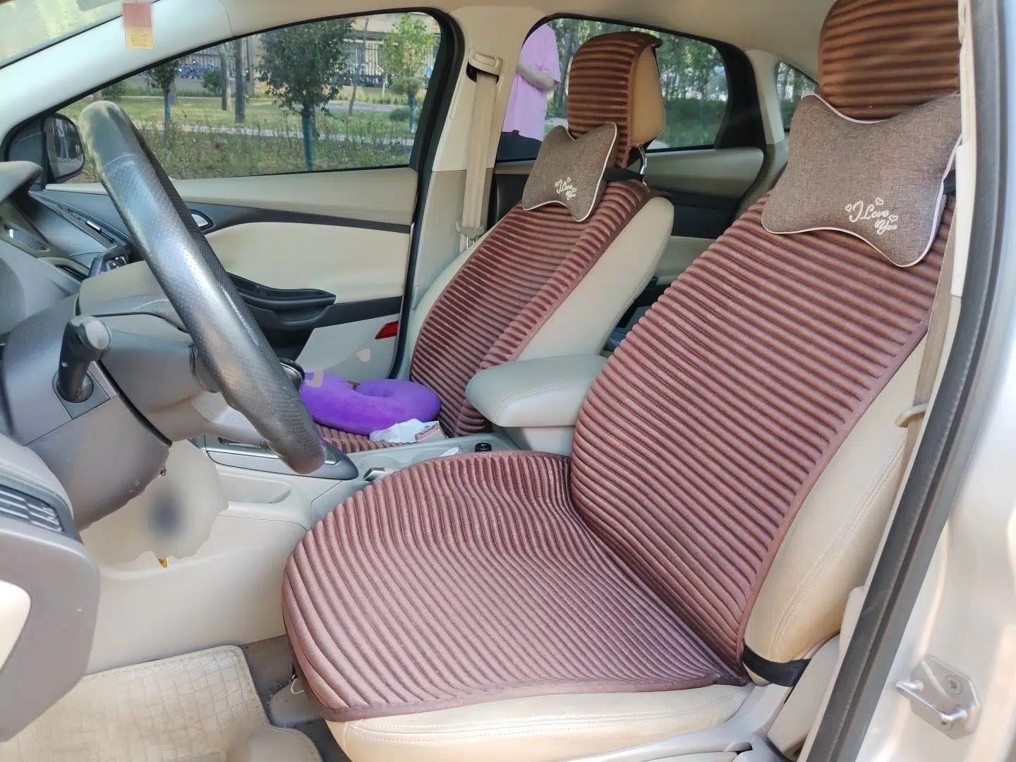 Ford Focus 2012 Sedan 1.6L Manual Comfort Model — миниатюра 15