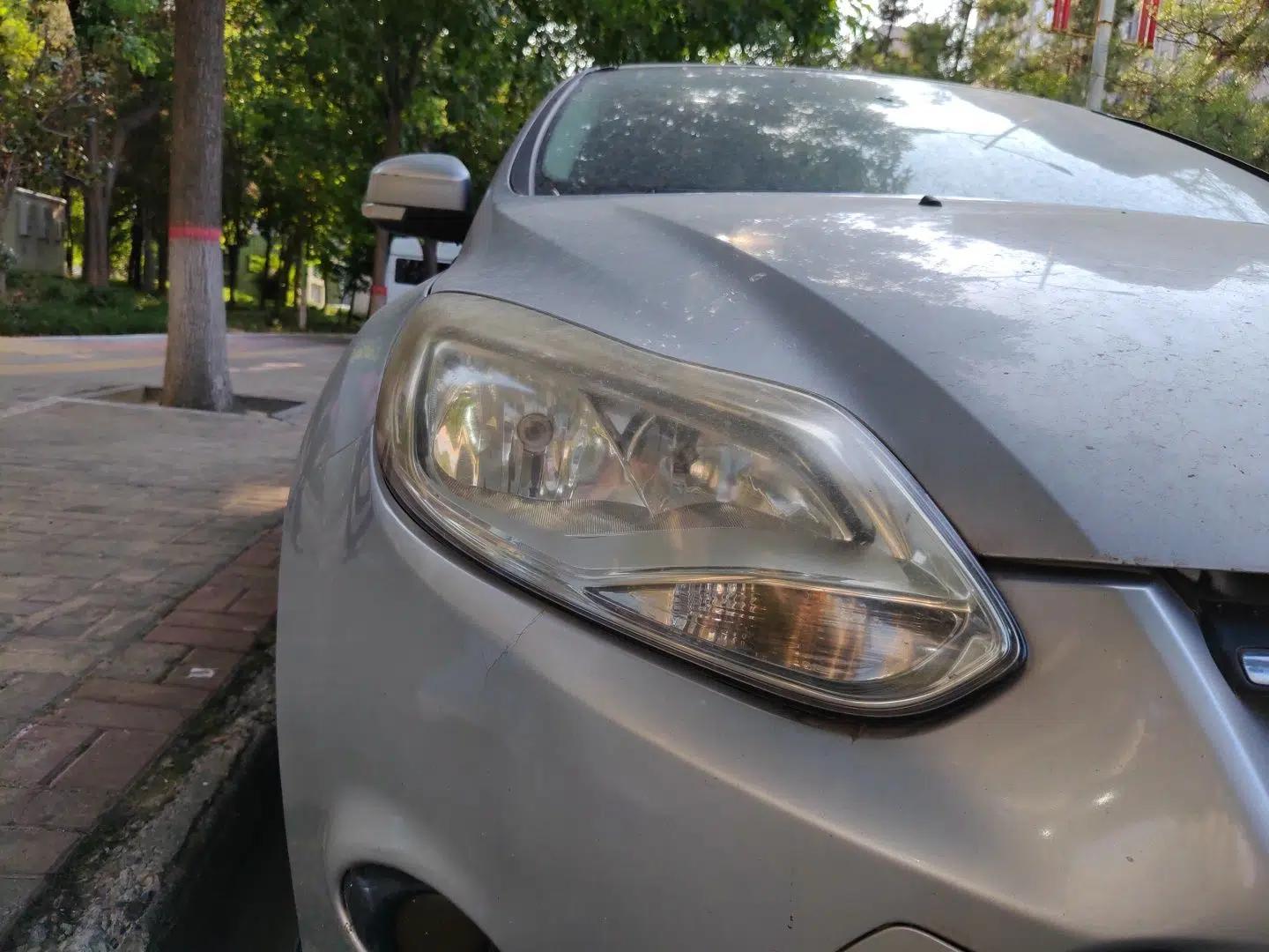Ford Focus 2012 Sedan 1.6L Manual Comfort Model — миниатюра 7