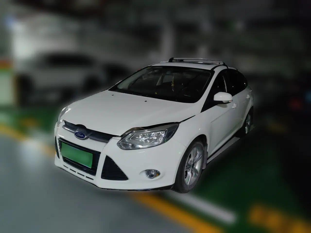 Ford Focus 2012 Hatchback 1.6L Automatic Fashion Edition — миниатюра 1