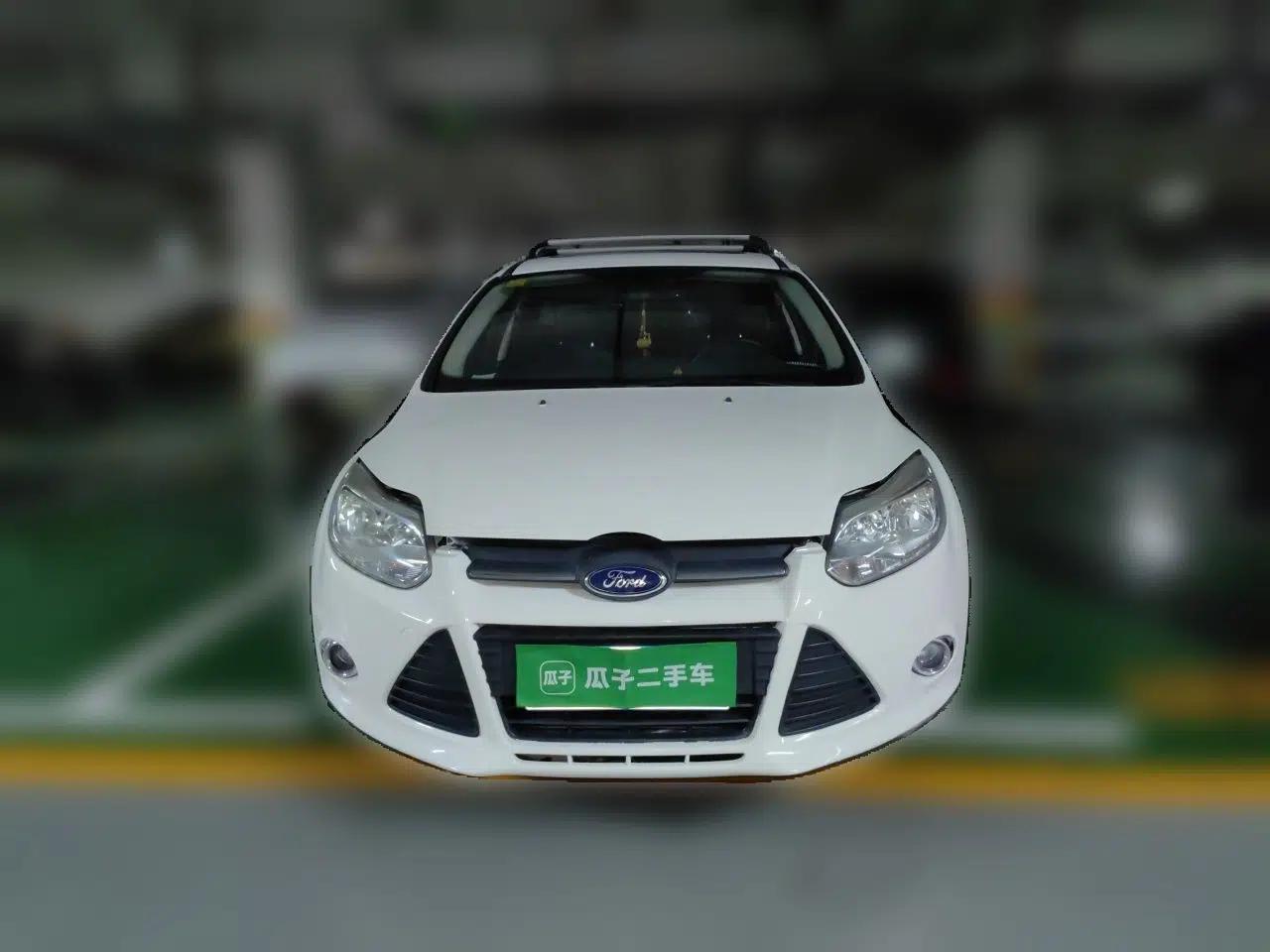 Ford Focus 2012 Hatchback 1.6L Automatic Fashion Edition — миниатюра 2