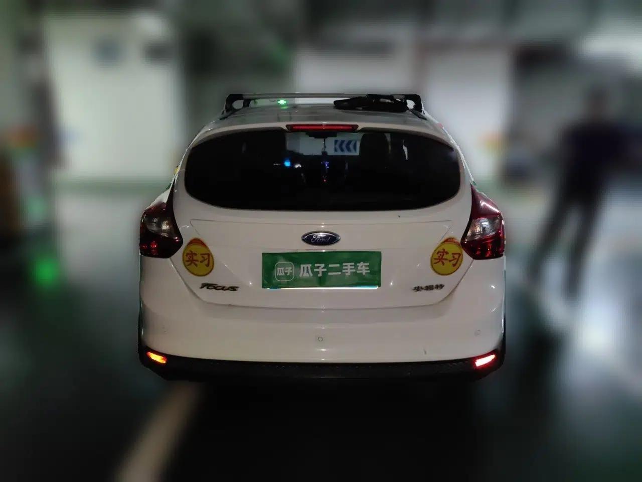Ford Focus 2012 Hatchback 1.6L Automatic Fashion Edition — миниатюра 5