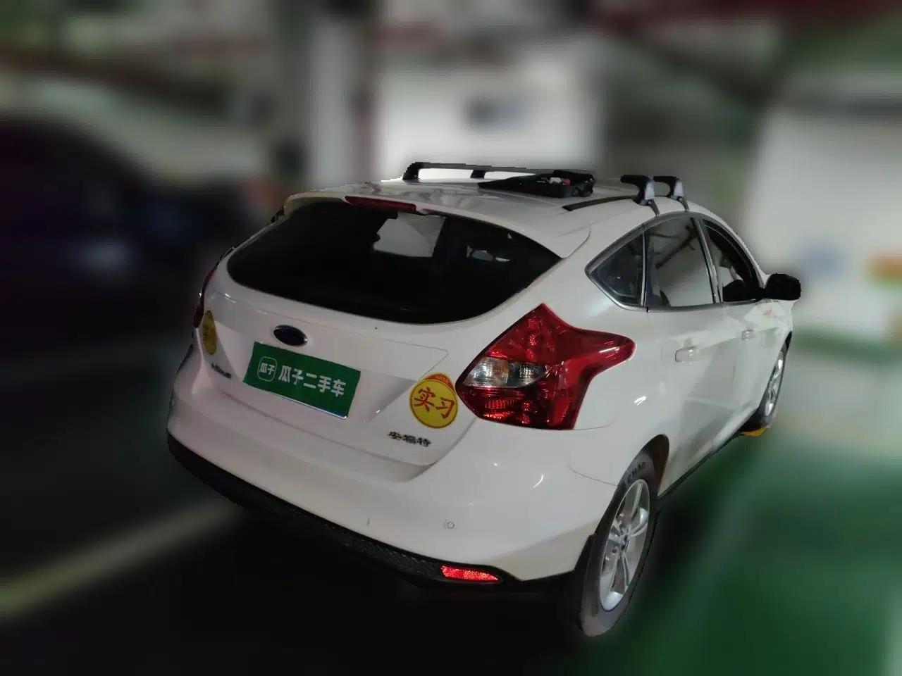 Ford Focus 2012 Hatchback 1.6L Automatic Fashion Edition — миниатюра 6
