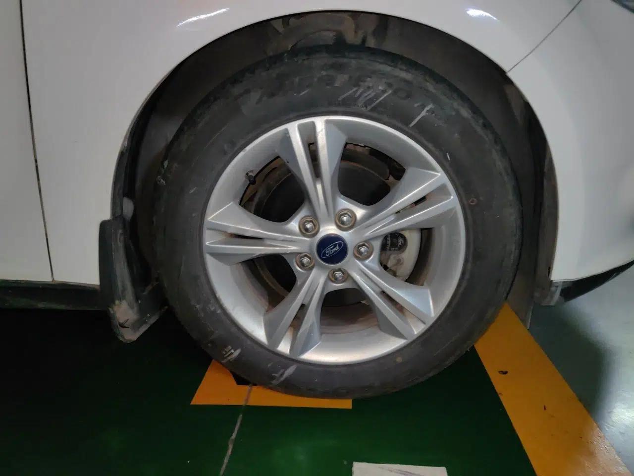 Ford Focus 2012 Hatchback 1.6L Automatic Fashion Edition — миниатюра 8