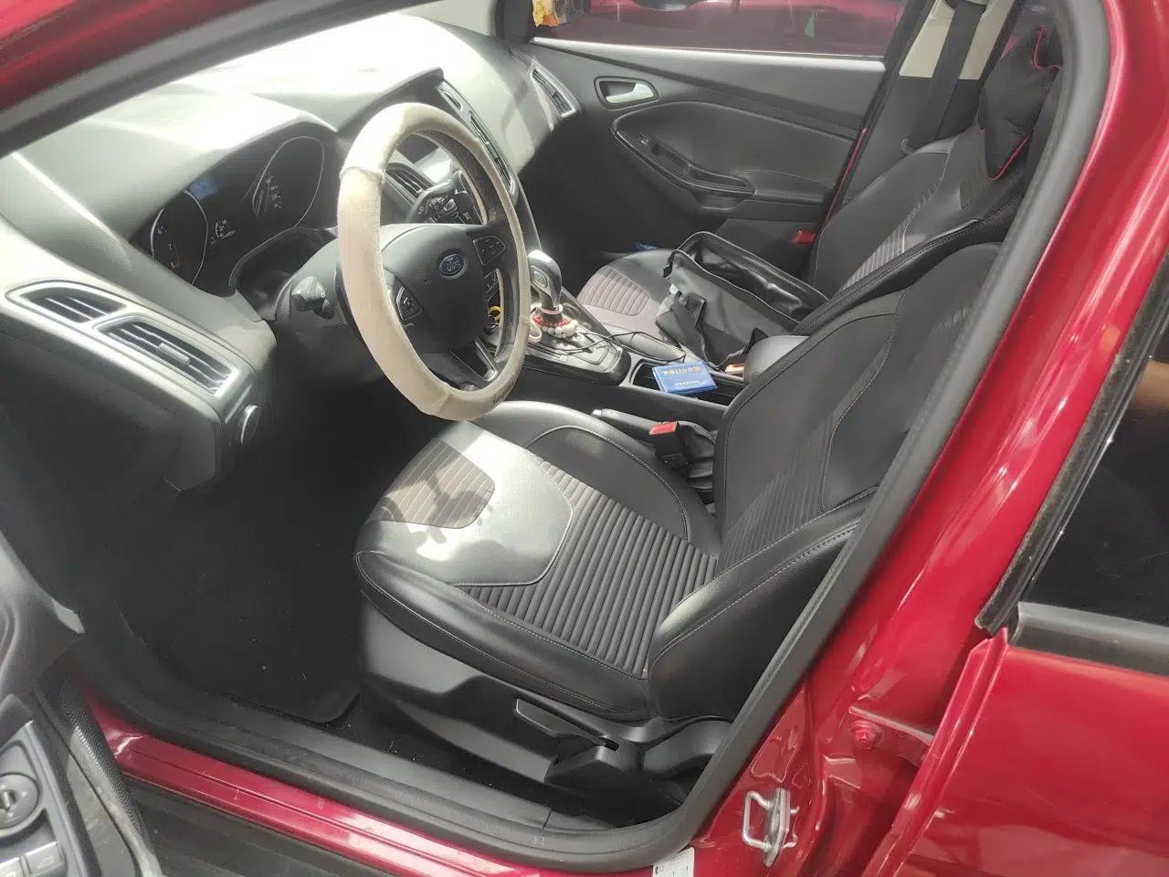 Ford Focus 2015 Sedan 1.6L Automatic Trend Model — миниатюра 15
