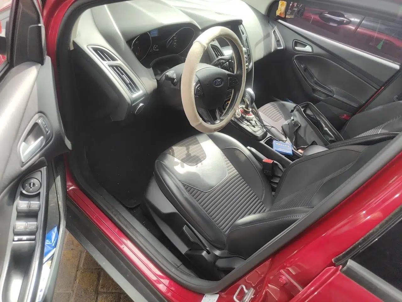Ford Focus 2015 Sedan 1.6L Automatic Trend Model — миниатюра 16