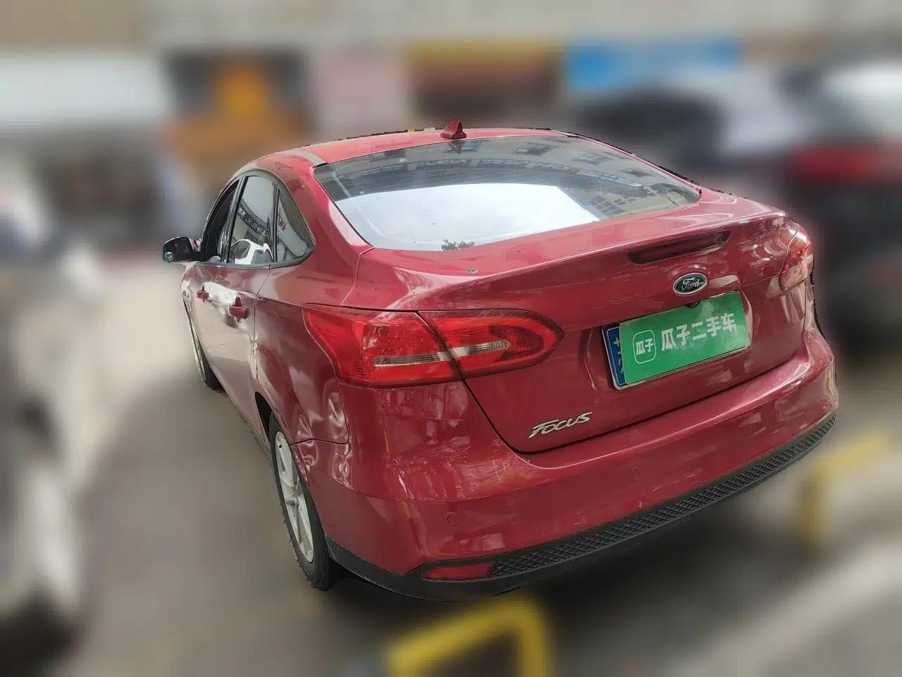 Ford Focus 2015 Sedan 1.6L Automatic Trend Model — миниатюра 4