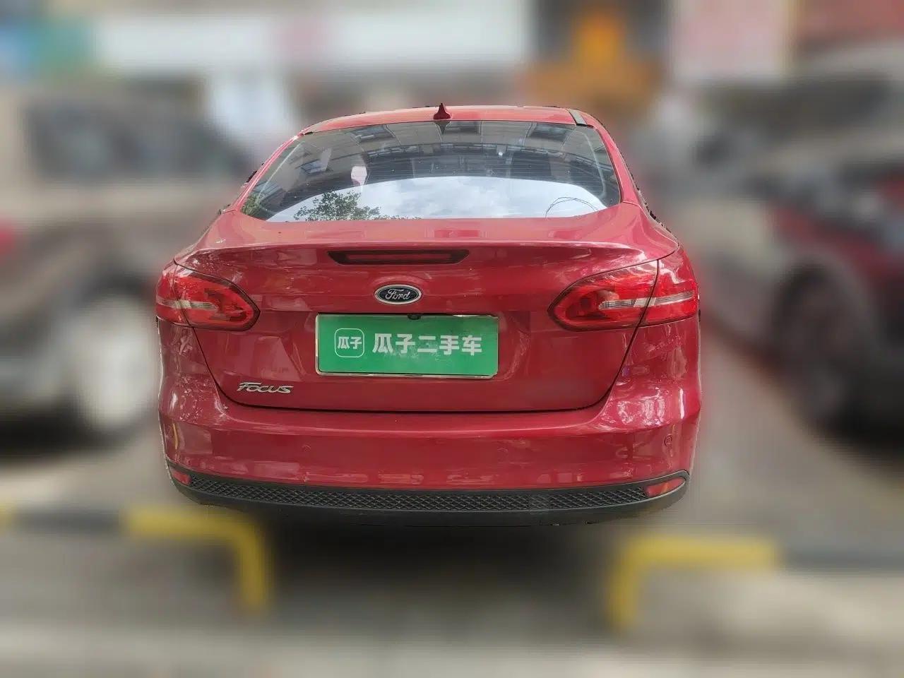 Ford Focus 2015 Sedan 1.6L Automatic Trend Model — миниатюра 5