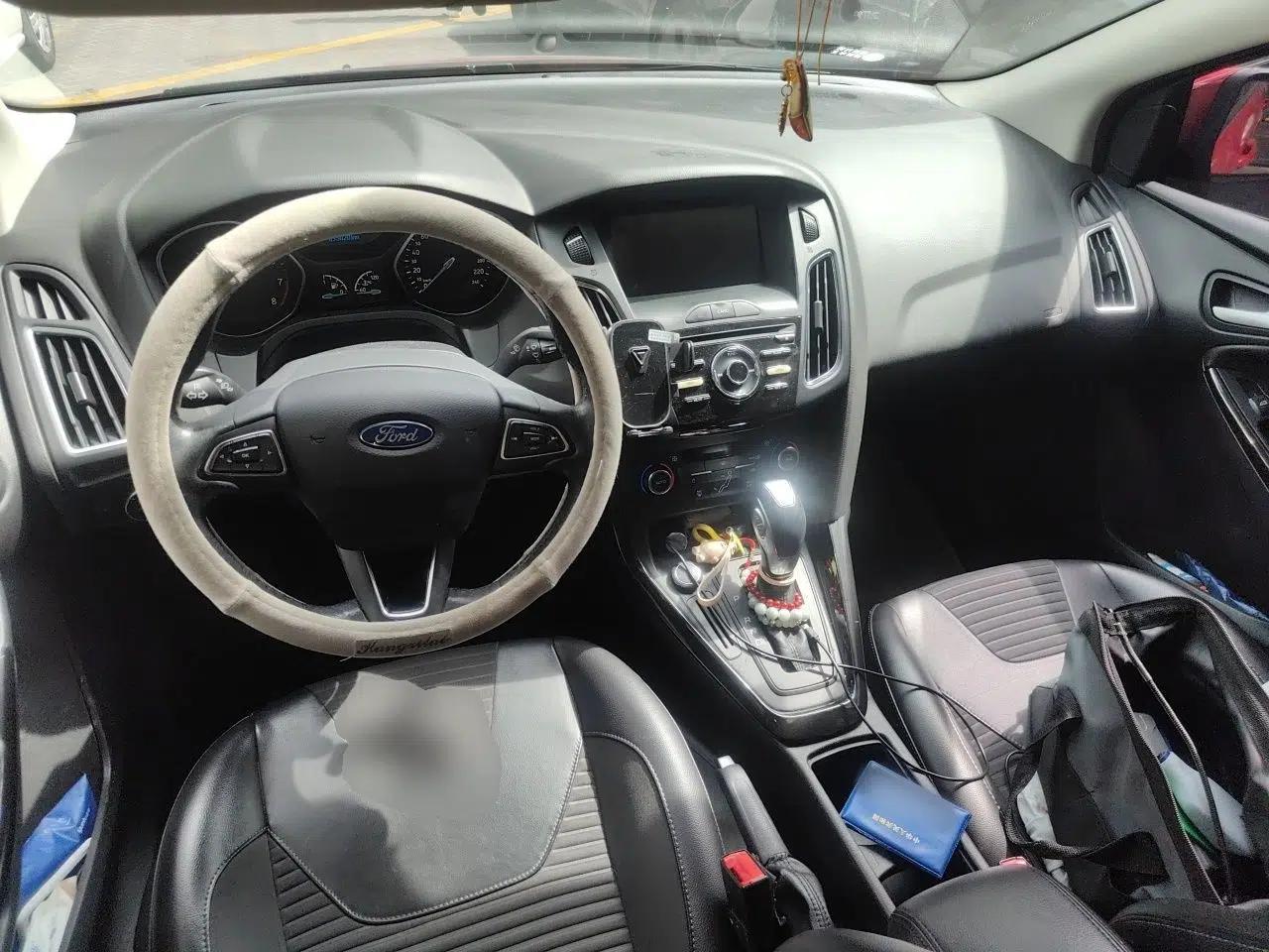 Ford Focus 2015 Sedan 1.6L Automatic Trend Model — миниатюра 9