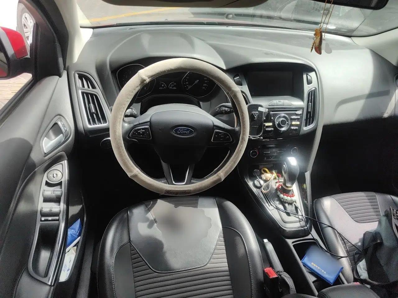 Ford Focus 2015 Sedan 1.6L Automatic Trend Model — миниатюра 10