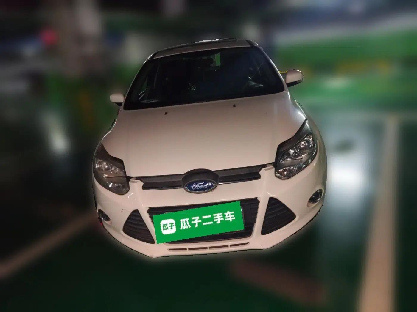 Ford Focus 2012 Hatchback 1.6L Automatic Fashion Edition — миниатюра 2