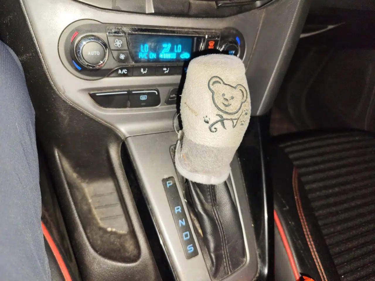 Ford Focus 2012 Hatchback 1.6L Automatic Fashion Edition — миниатюра 14