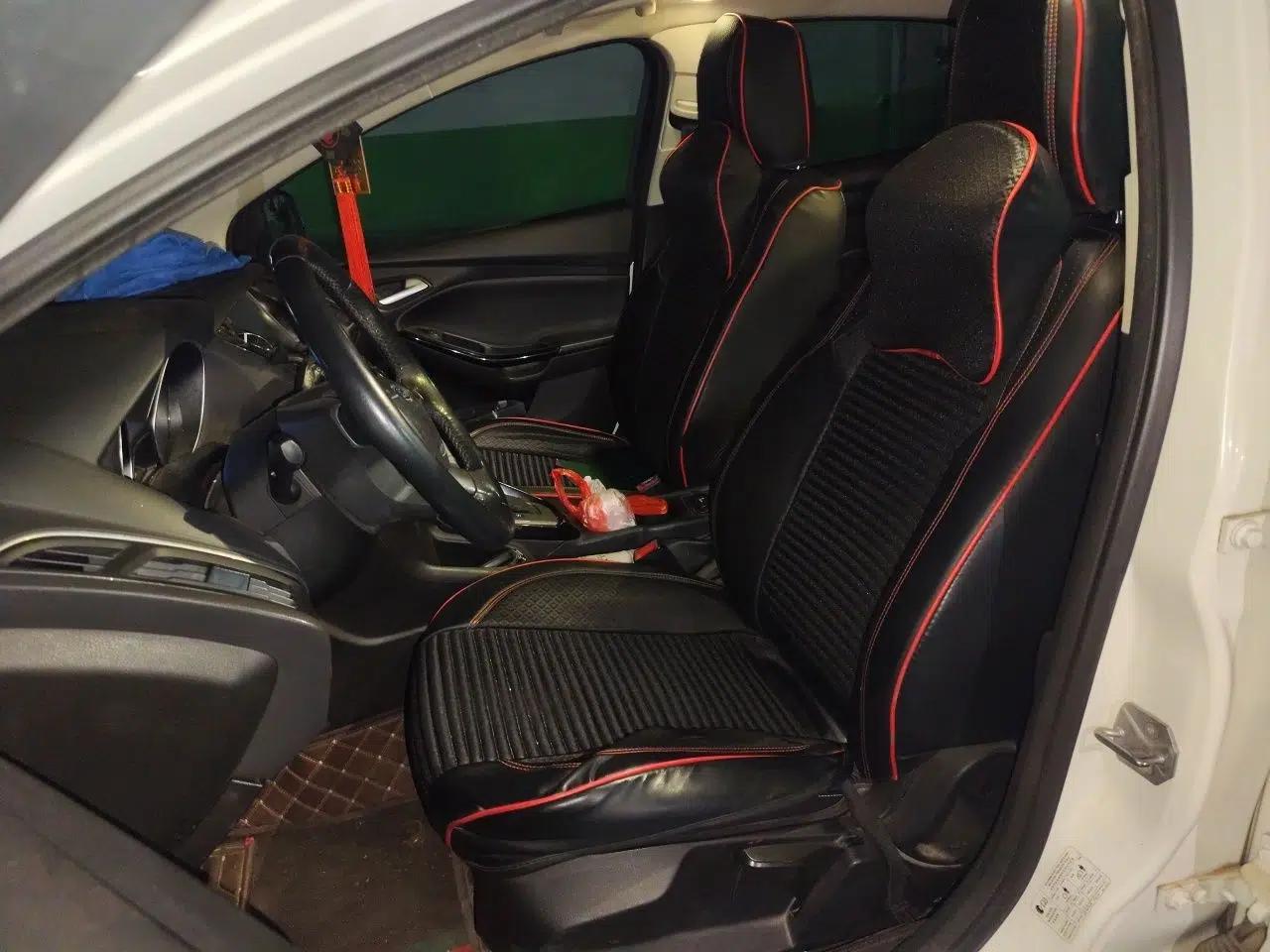 Ford Focus 2012 Hatchback 1.6L Automatic Fashion Edition — миниатюра 15