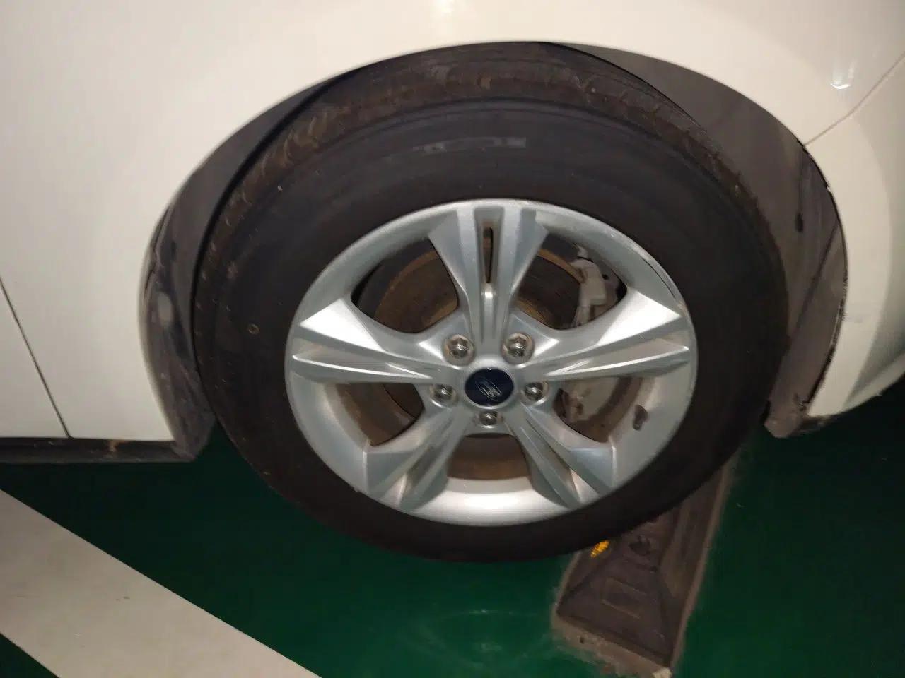Ford Focus 2012 Hatchback 1.6L Automatic Fashion Edition — миниатюра 8