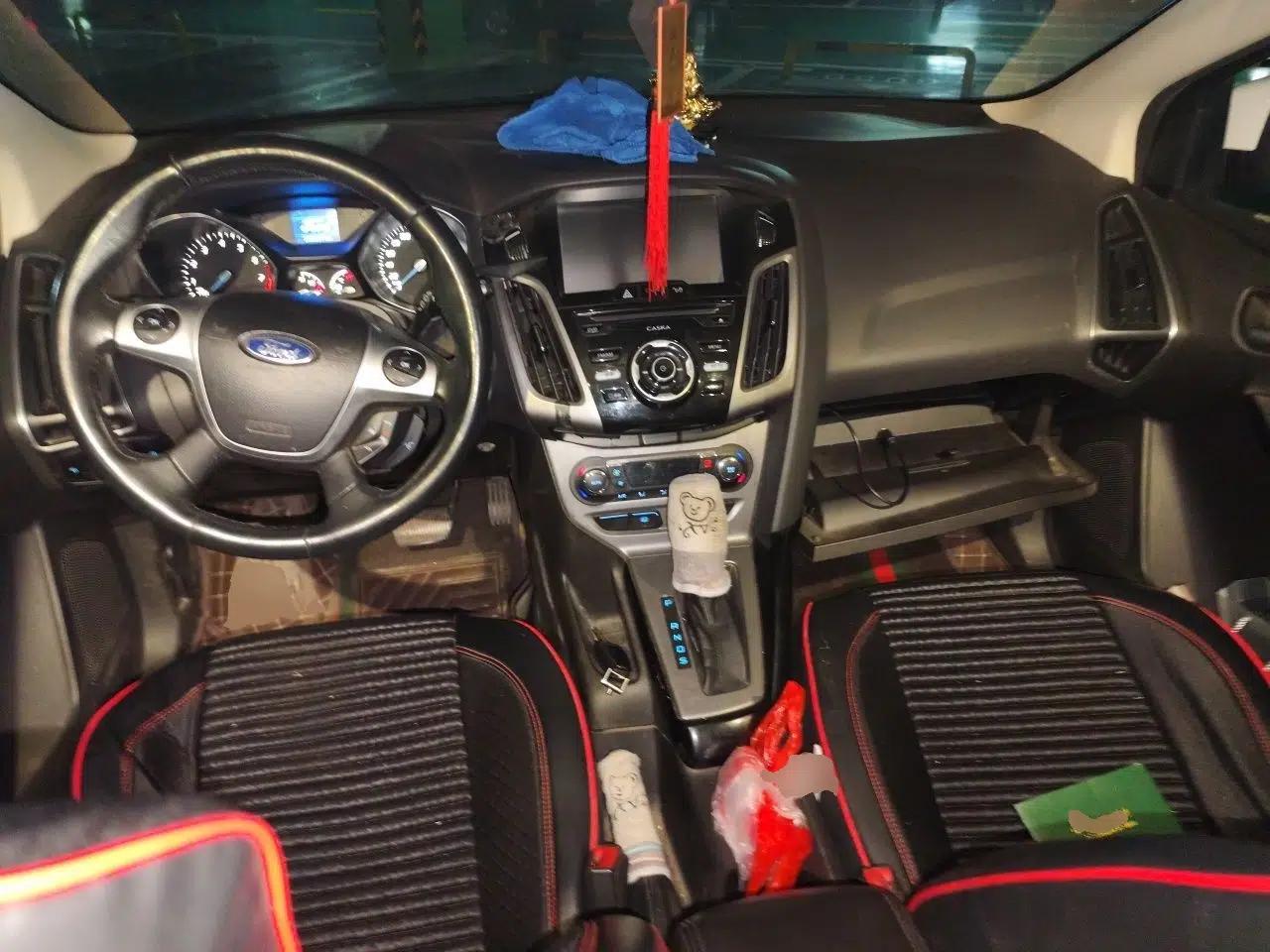 Ford Focus 2012 Hatchback 1.6L Automatic Fashion Edition — миниатюра 9