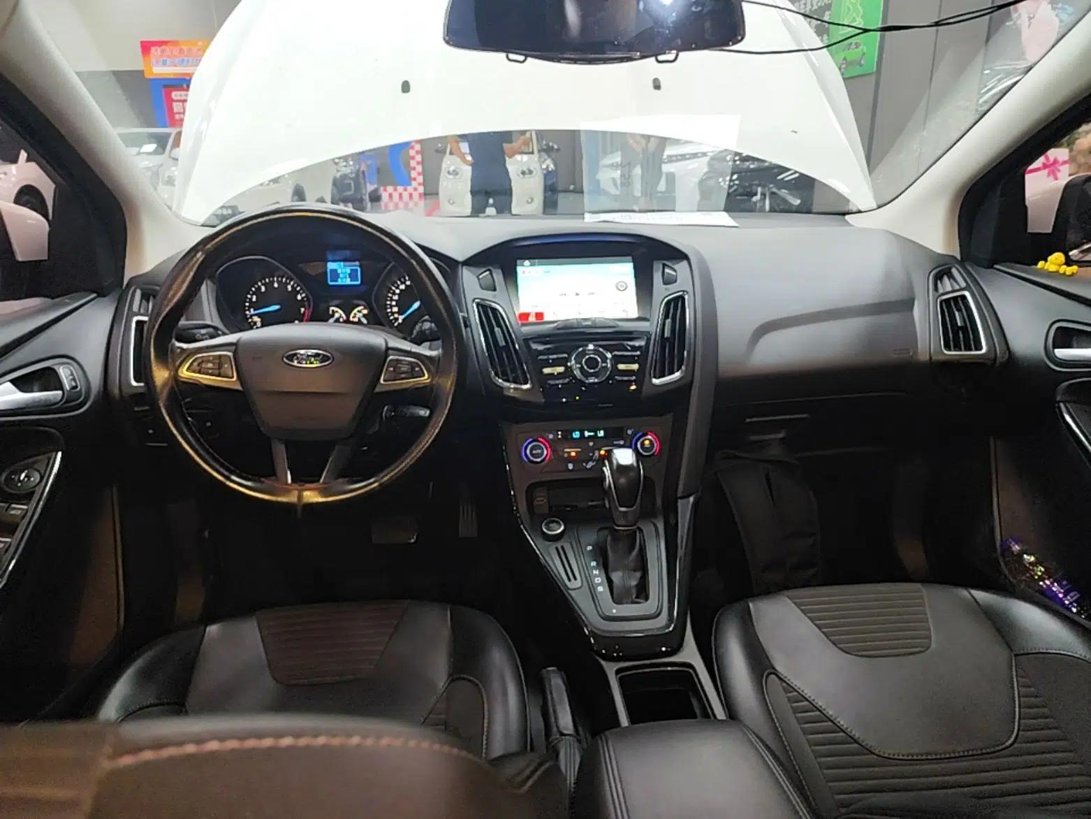 Ford Focus 2017 Hatchback 1.6L Automatic Fashion Edition Smart Drive Version — миниатюра 12