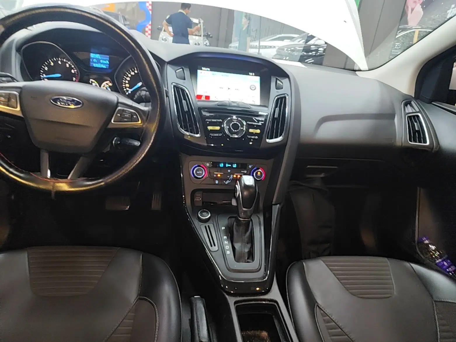 Ford Focus 2017 Hatchback 1.6L Automatic Fashion Edition Smart Drive Version — миниатюра 15