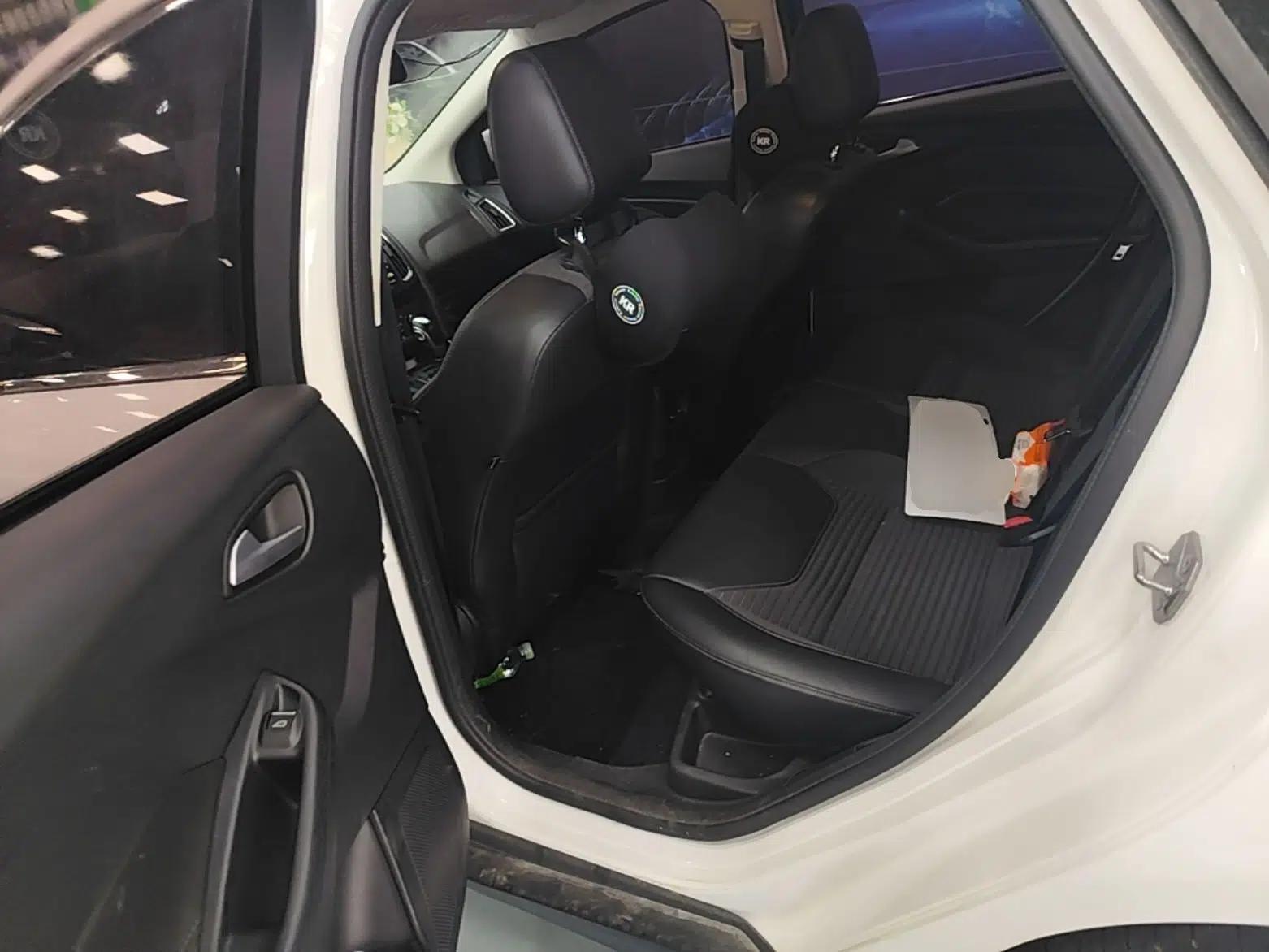 Ford Focus 2017 Hatchback 1.6L Automatic Fashion Edition Smart Drive Version — миниатюра 20