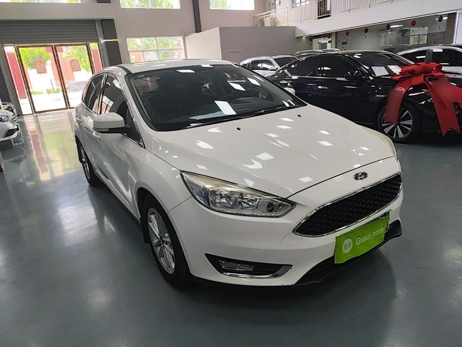 Ford Focus 2017 Hatchback 1.6L Automatic Fashion Edition Smart Drive Version — миниатюра 3
