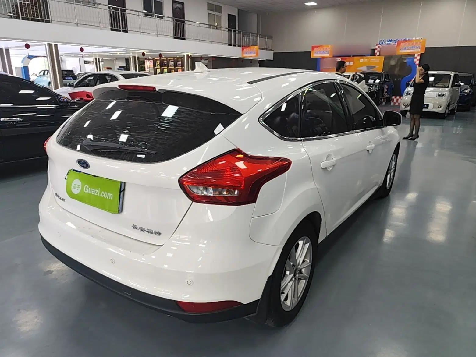 Ford Focus 2017 Hatchback 1.6L Automatic Fashion Edition Smart Drive Version — миниатюра 6