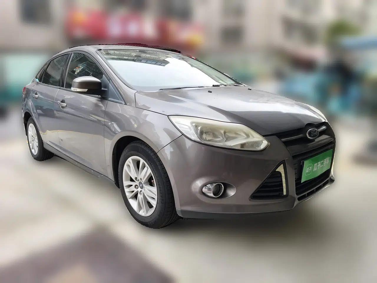 Ford Focus 2012 Sedan 1.6L Automatic Comfort Model — миниатюра 3