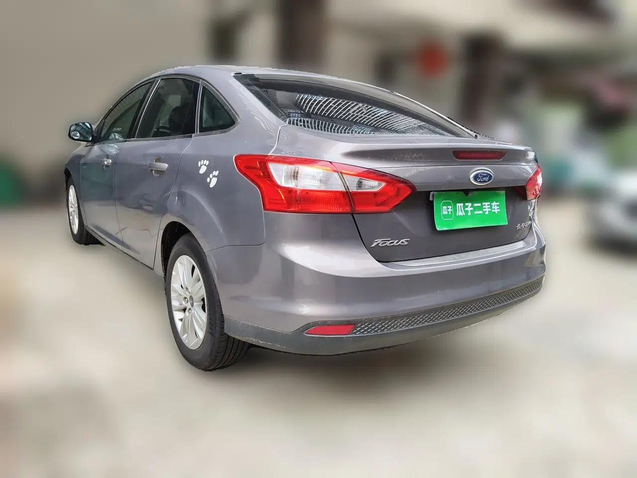 Ford Focus 2012 Sedan 1.6L Automatic Comfort Model — миниатюра 4