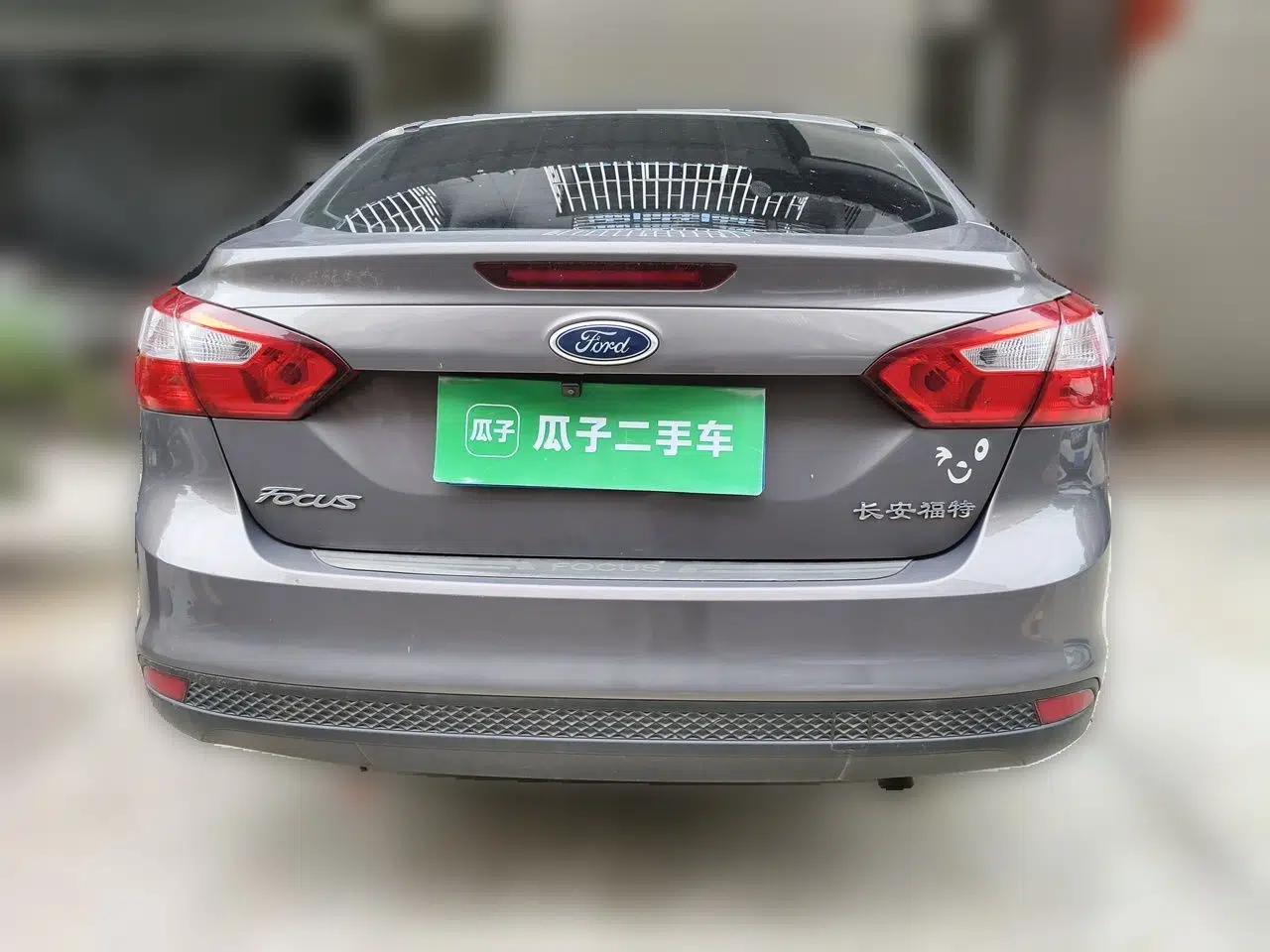 Ford Focus 2012 Sedan 1.6L Automatic Comfort Model — миниатюра 5