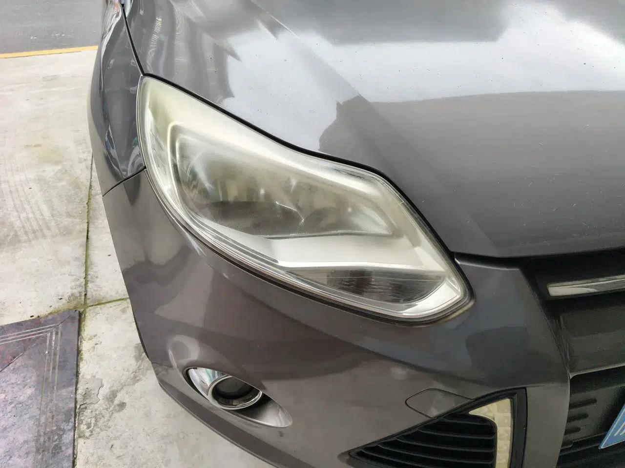 Ford Focus 2012 Sedan 1.6L Automatic Comfort Model — миниатюра 7
