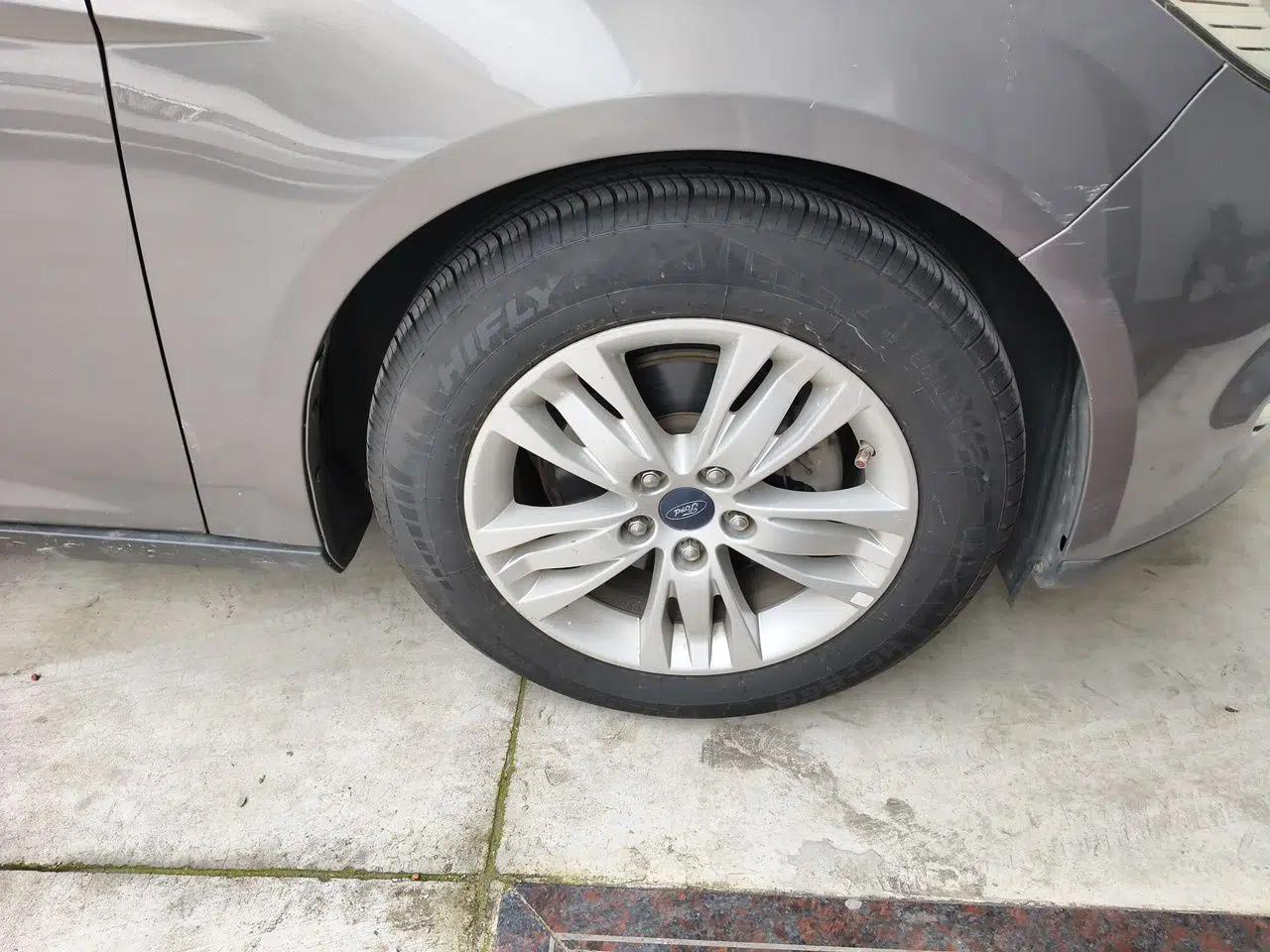 Ford Focus 2012 Sedan 1.6L Automatic Comfort Model — миниатюра 8