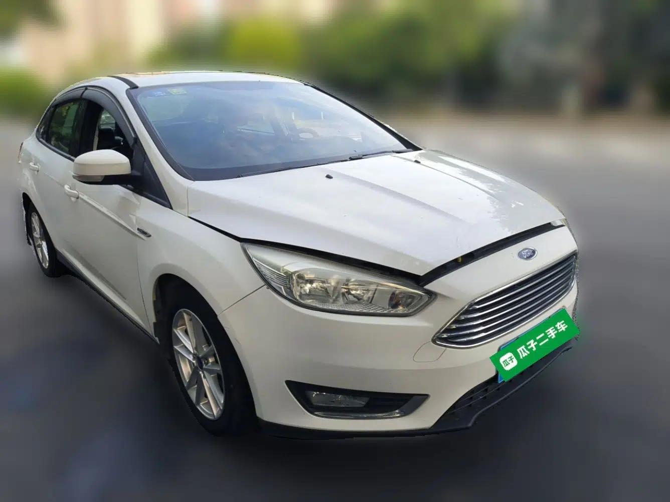 Ford Focus 2015 Sedan 1.6L Automatic Trend Model — миниатюра 3