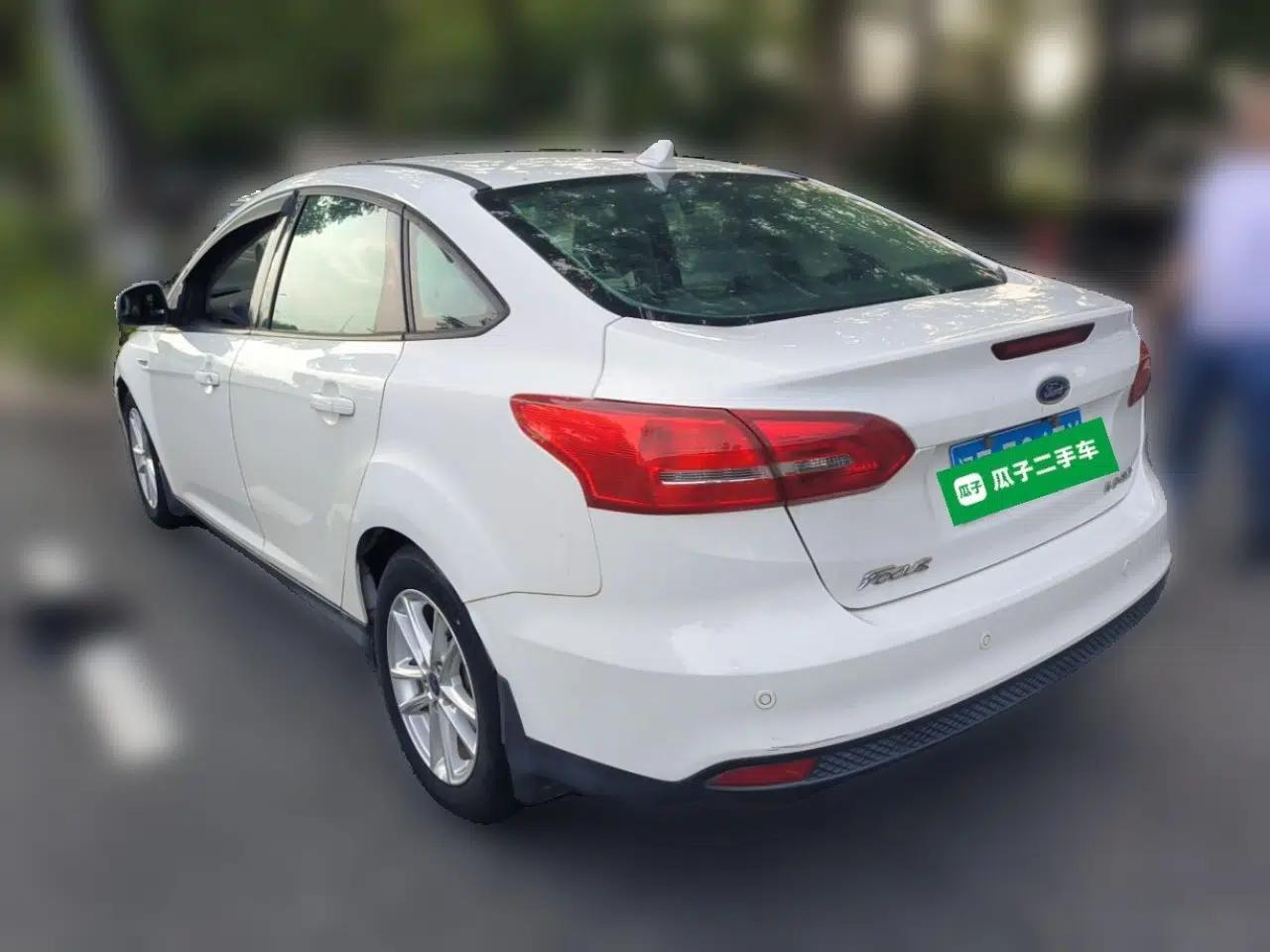 Ford Focus 2015 Sedan 1.6L Automatic Trend Model — миниатюра 4