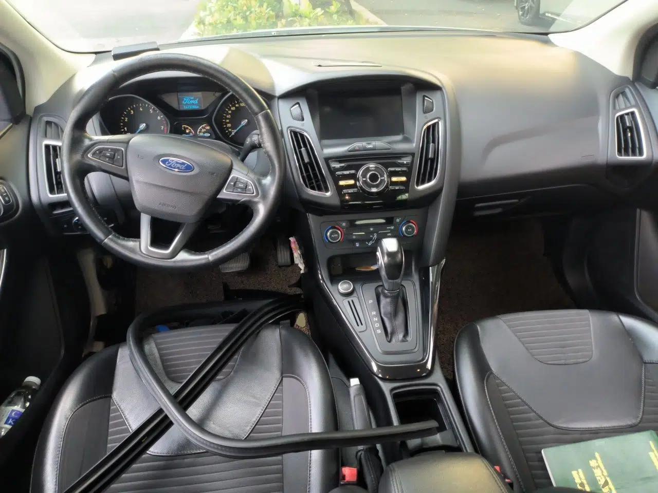 Ford Focus 2015 Sedan 1.6L Automatic Trend Model — миниатюра 9