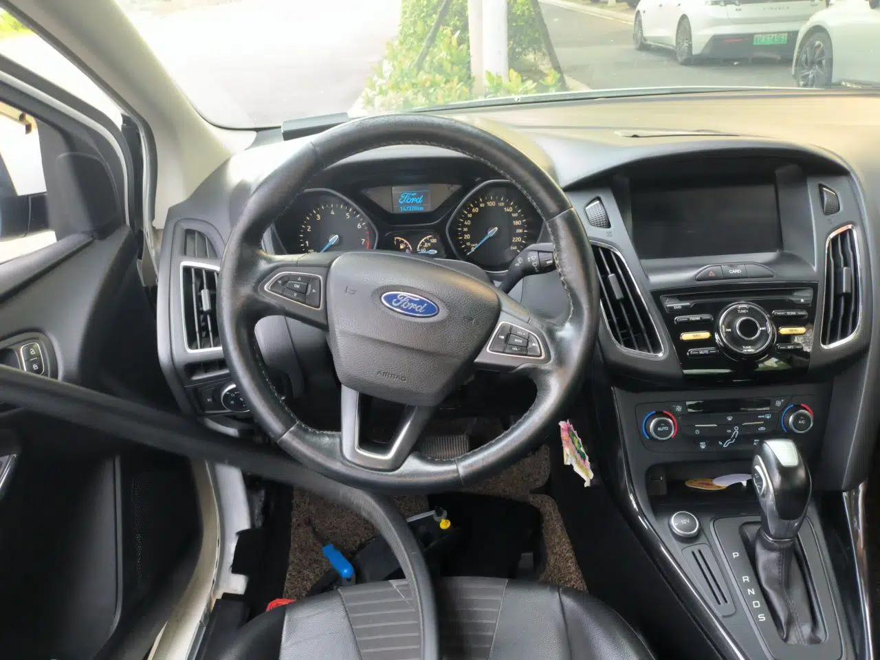 Ford Focus 2015 Sedan 1.6L Automatic Trend Model — миниатюра 10