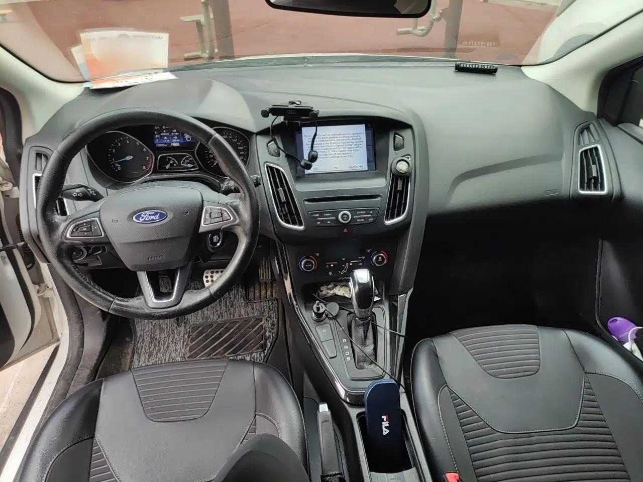 Ford Focus 2017 Hatchback EcoBoost 180 Automatic Elite Model — миниатюра 13