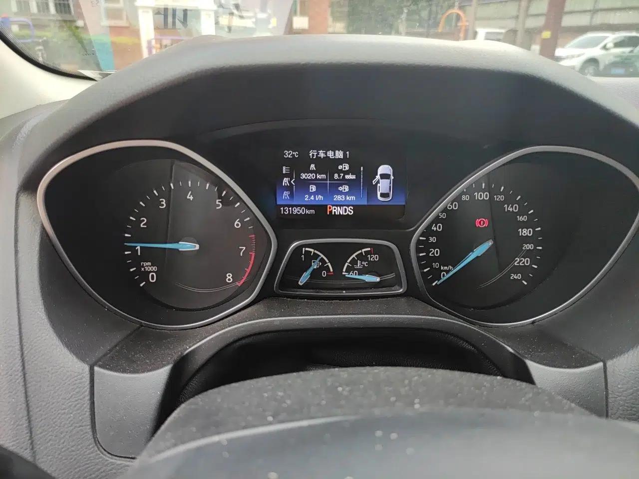 Ford Focus 2017 Hatchback EcoBoost 180 Automatic Elite Model — миниатюра 15
