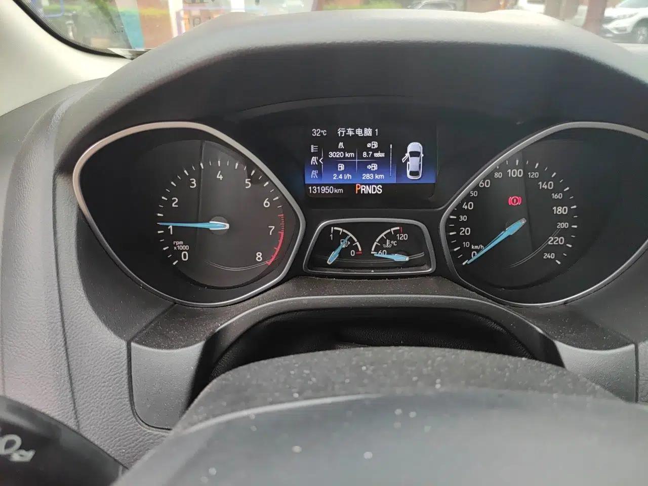 Ford Focus 2017 Hatchback EcoBoost 180 Automatic Elite Model — миниатюра 16