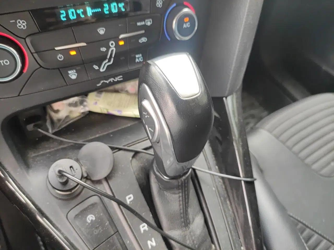 Ford Focus 2017 Hatchback EcoBoost 180 Automatic Elite Model — миниатюра 18