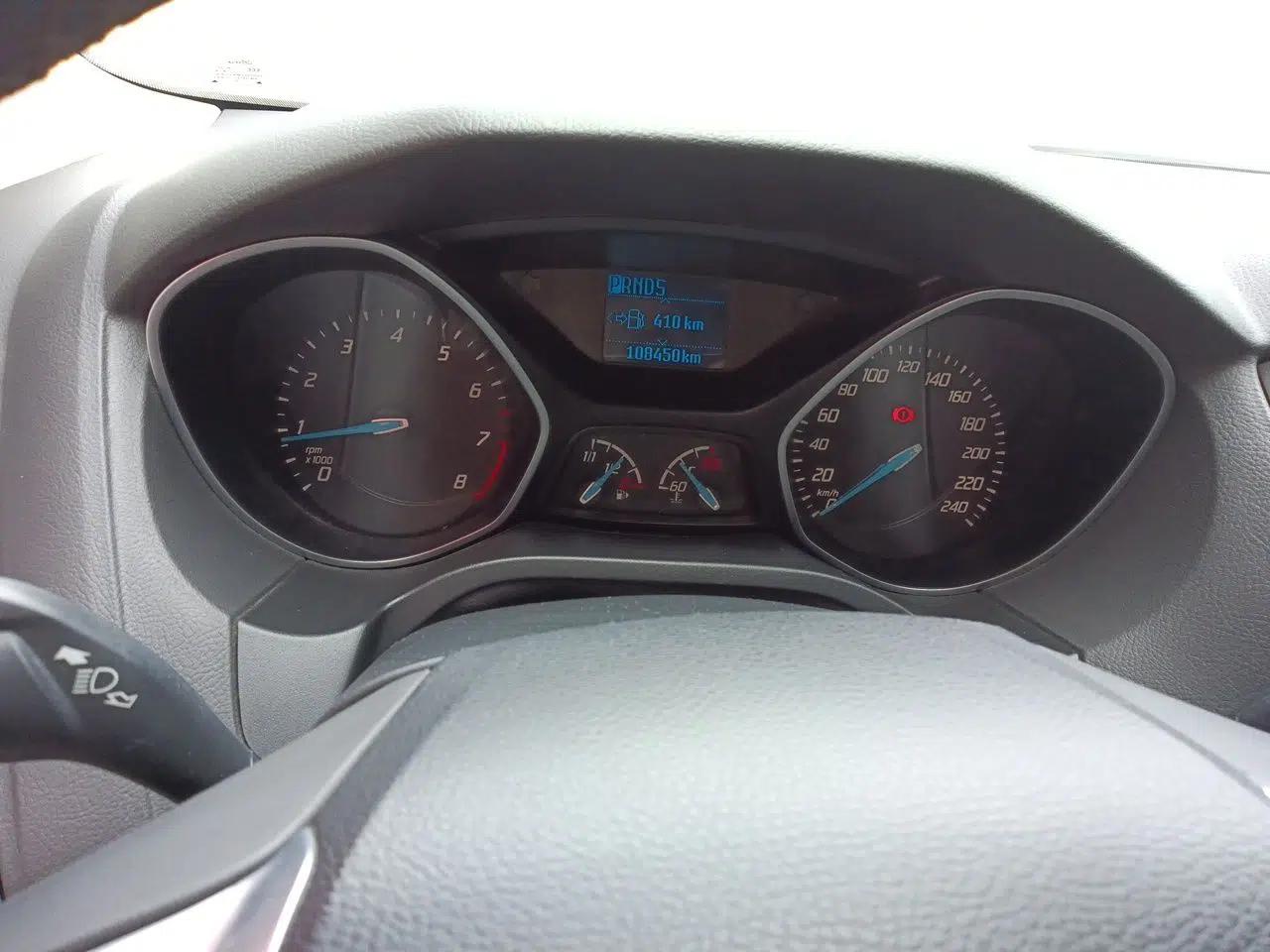 Ford Focus 2012 Sedan 1.6L Automatic Fashion Edition — миниатюра 11
