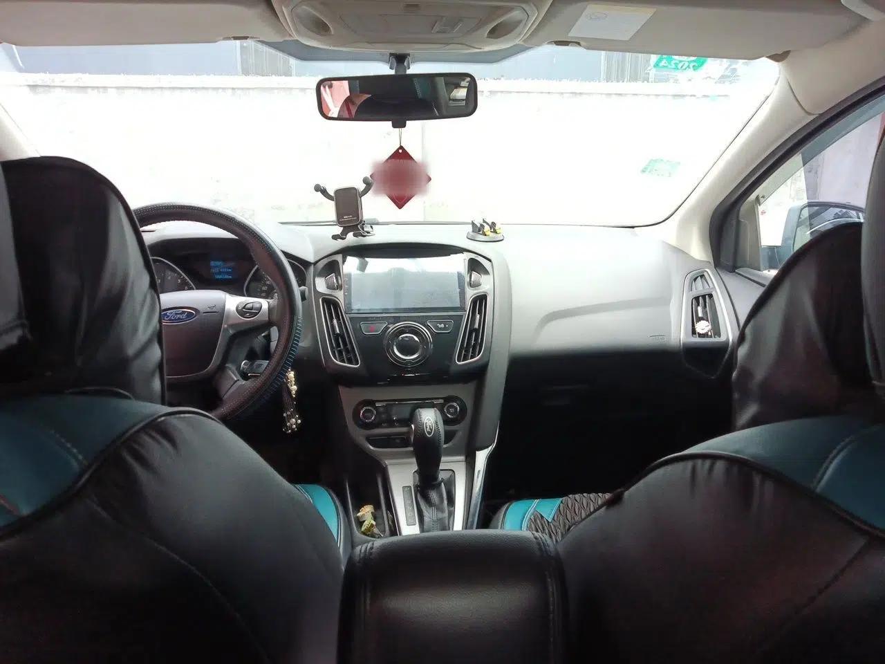 Ford Focus 2012 Sedan 1.6L Automatic Fashion Edition — миниатюра 18