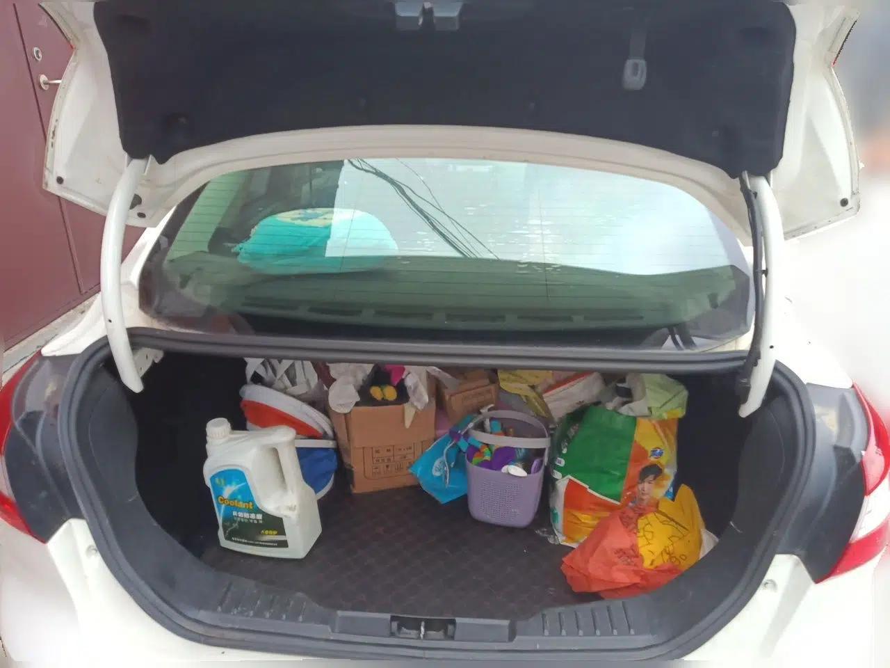 Ford Focus 2012 Sedan 1.6L Automatic Fashion Edition — миниатюра 19