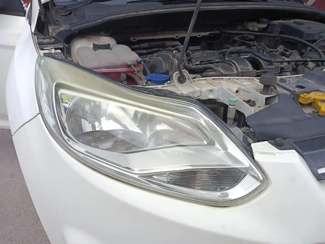 Ford Focus 2012 Sedan 1.6L Automatic Fashion Edition — миниатюра 7