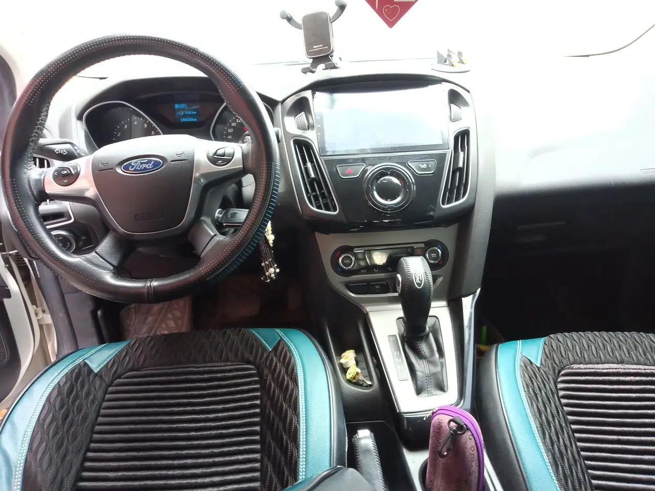 Ford Focus 2012 Sedan 1.6L Automatic Fashion Edition — миниатюра 9