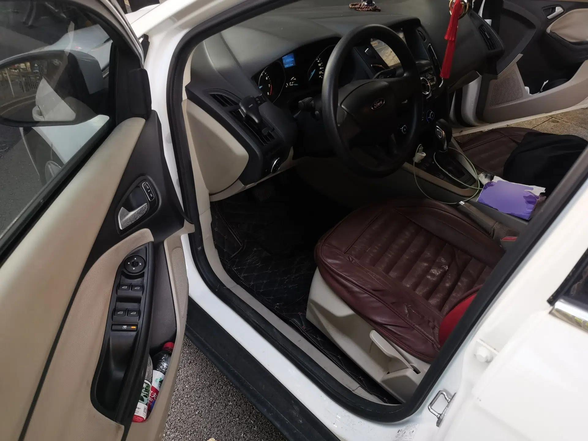 Ford Focus 2017 Sedan 1.6L Automatic Comfort Plus SmartDrive Edition — миниатюра 16