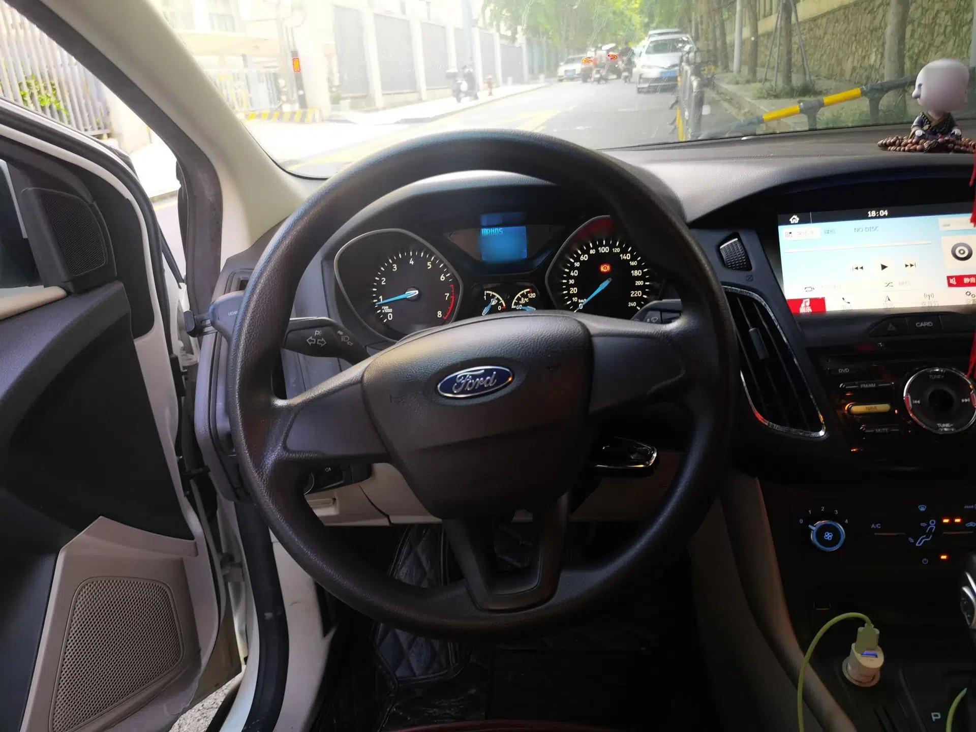 Ford Focus 2017 Sedan 1.6L Automatic Comfort Plus SmartDrive Edition — миниатюра 10