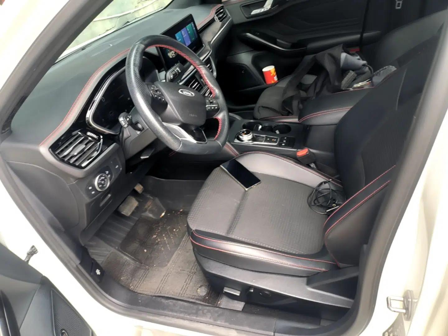 Ford Focus 2021 Sedan EcoBoost 180 Automatic ST Line — миниатюра 17