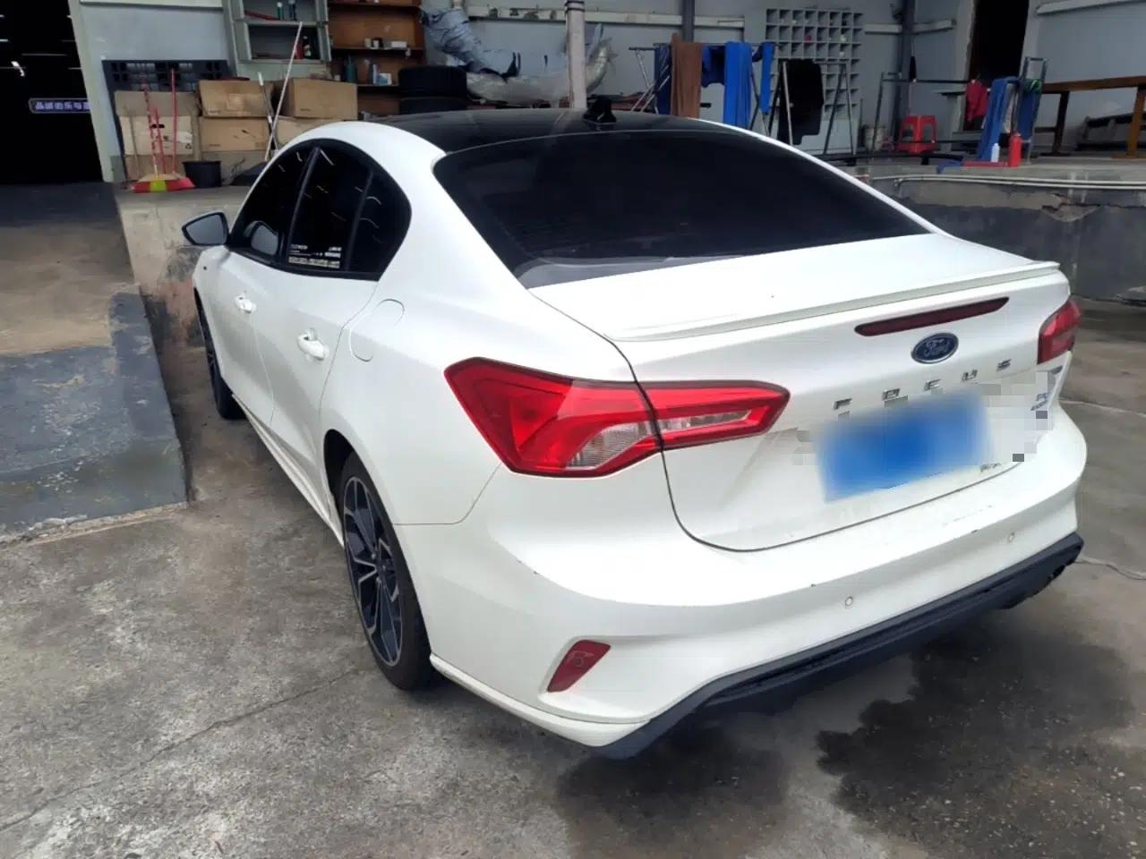 Ford Focus 2021 Sedan EcoBoost 180 Automatic ST Line — миниатюра 4