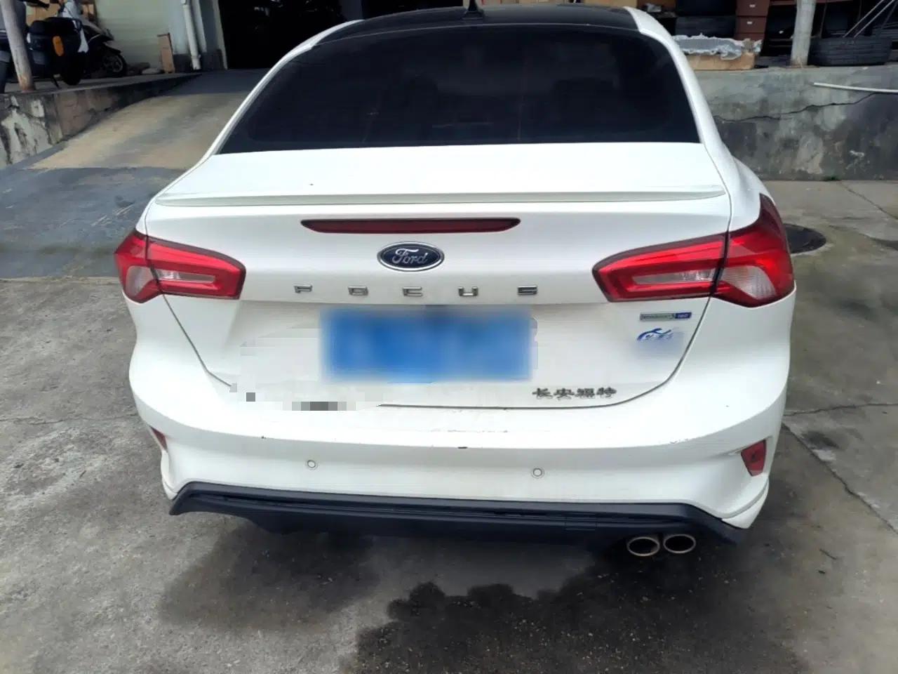 Ford Focus 2021 Sedan EcoBoost 180 Automatic ST Line — миниатюра 5